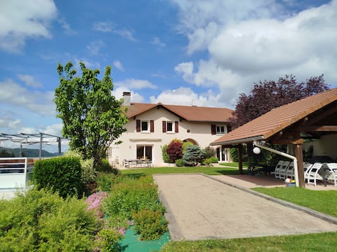 Large cottage in St Etienne les Rt, for 14 people
