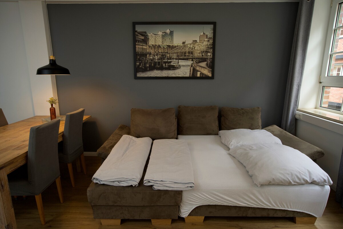 Elbphilharmonie Suite - in the Old Town of Hamburg