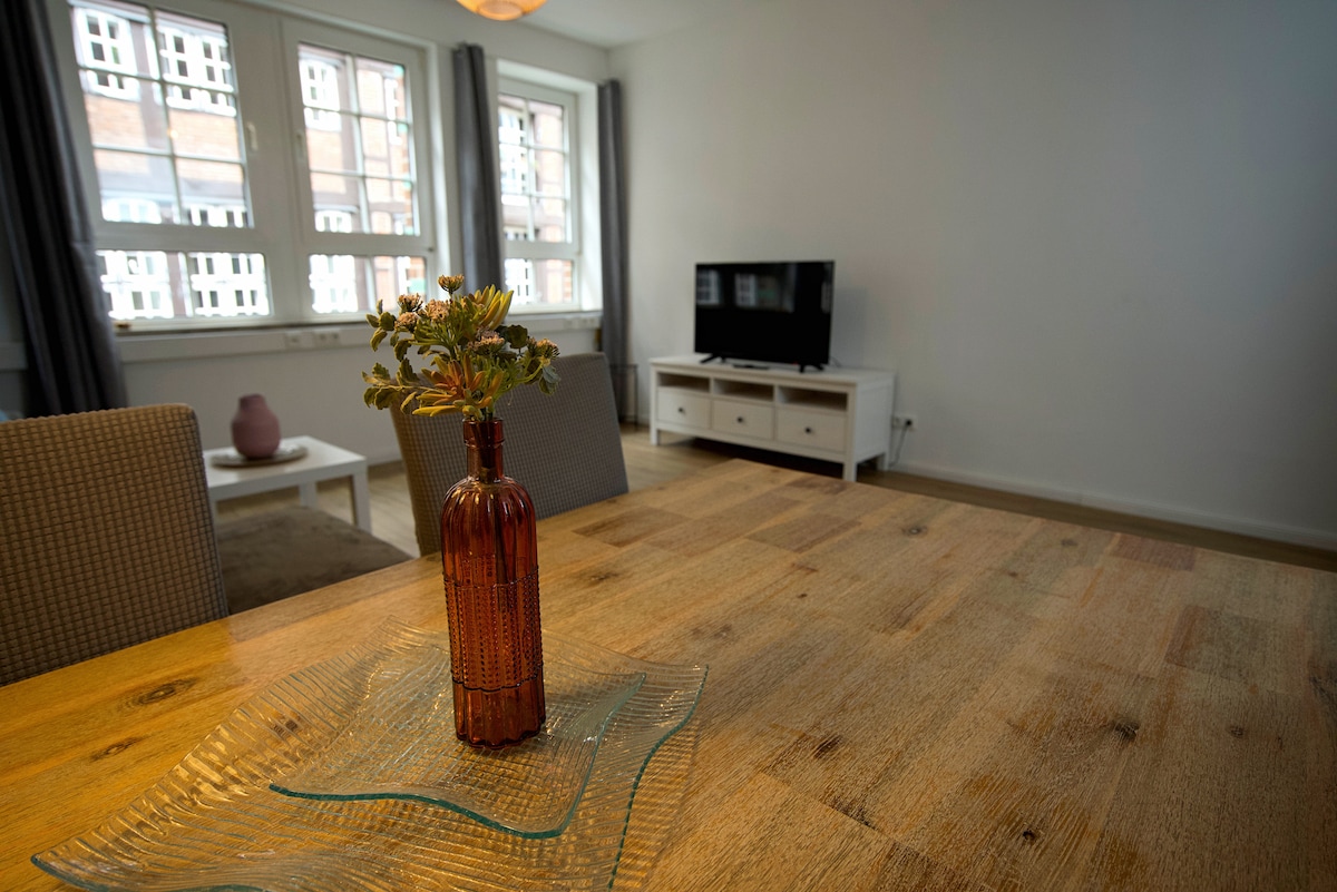 Elbphilharmonie Suite - in the Old Town of Hamburg
