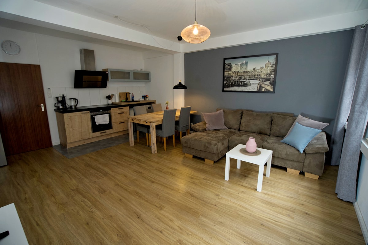 Elbphilharmonie Suite - in the Old Town of Hamburg
