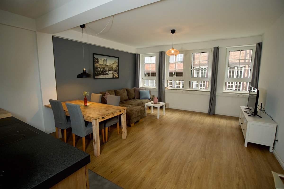 Elbphilharmonie Suite - in the Old Town of Hamburg
