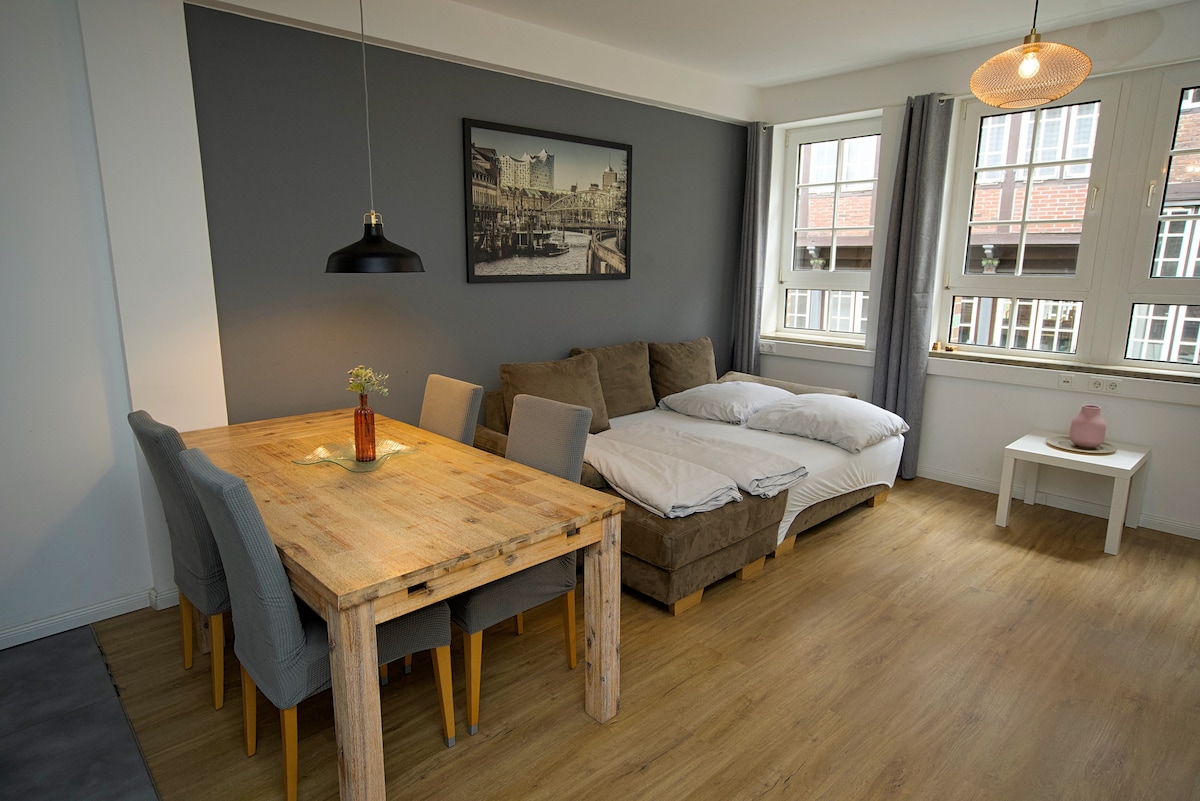 Elbphilharmonie Suite - in the Old Town of Hamburg