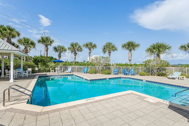 Coastal Comfort Just A 3-minute Walk To Navarre - Navarre Beach