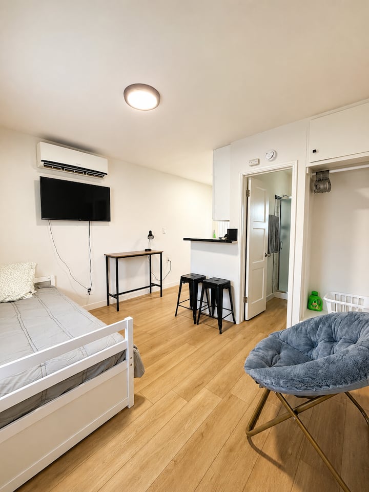 Chic Studio In The Heart Of San Gabriel Valley - San Gabriel, CA