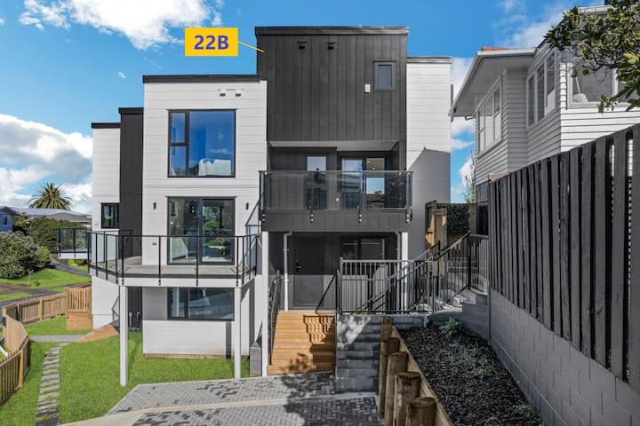 Stunning New 4br Home Prime Spot With Parking! - Waiheke Island
