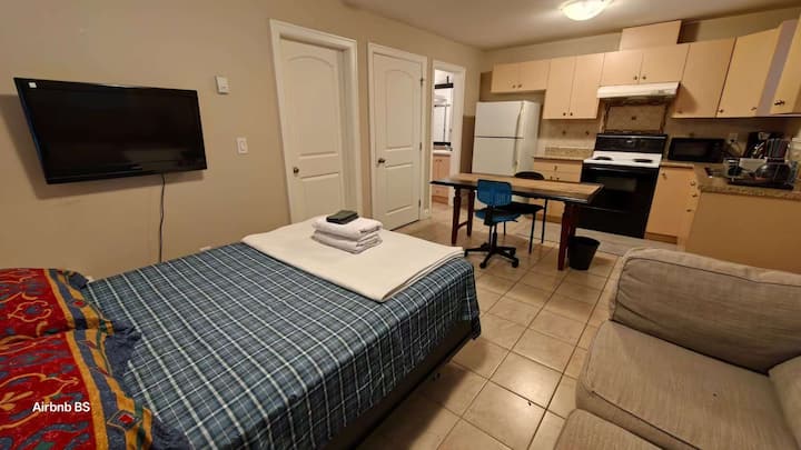 Privatestdio/ensuitebath/4minmetrot/20mdt/skytrain - Burnaby