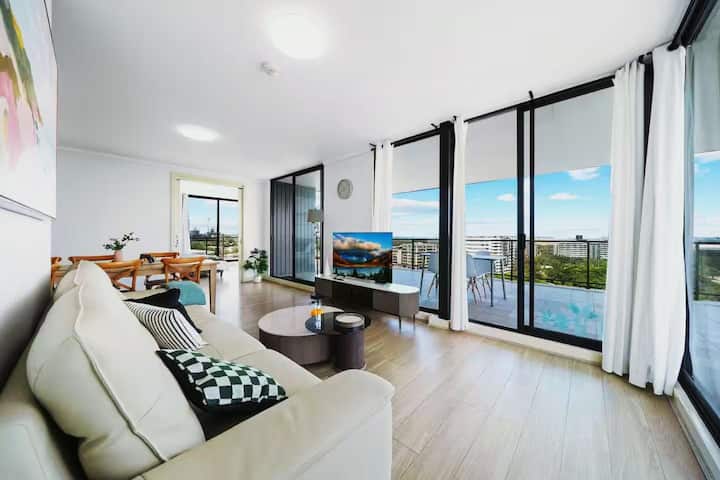 Light-filled 5-bedroom Family Home - Cronulla