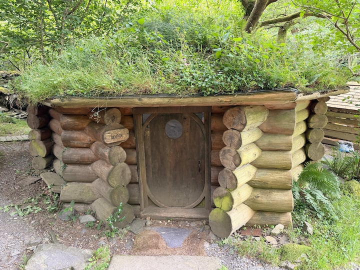 The Lodge  A Cedar Sanctuary By The Stream - Llanberis