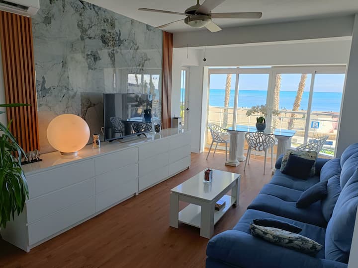 Vylepšenia obývacej izby v roku 2025
Nová estetika, podlaha, dekorácia a nová rozkladacia pohovka sú veľmi priestranné a pohodlné.
Všetko s nádherným výhľadom na oceán, ktoré to vždy malo.