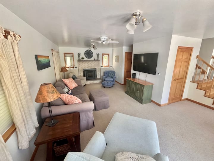 Beautiful Lakefront Home With Sunset Views. - Chichester, NH