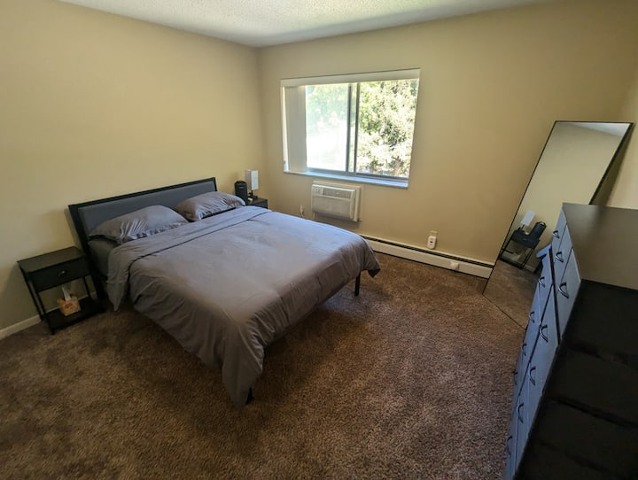 Apartment In Peaceful Neighborhood - Ann Arbor, MI