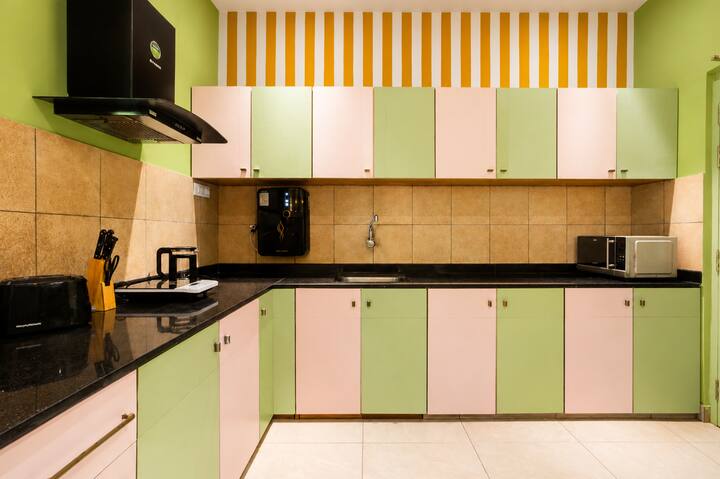 Full kitchen image 1