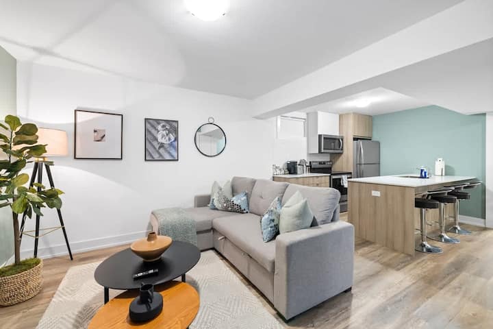 Bright & Welcoming Retreat - Perfect For Groups! - Toronto