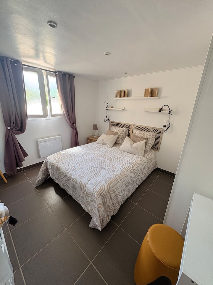En Rez De Villa, Appartement Indépendant De 35m2. - Vidauban