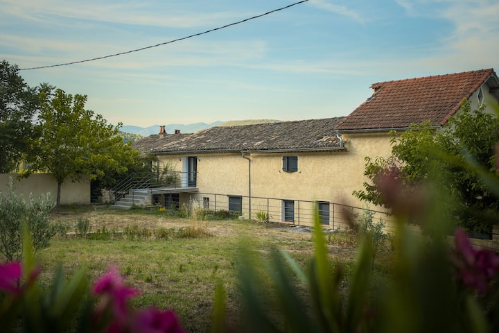 Gîte Rénové-75 M²-campagne-vue Sur Château - Malaucène