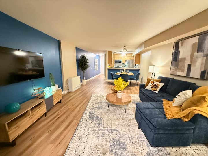 Beach Sunset With Balcony, Pool & Ocean Views - Hermosa Beach, CA
