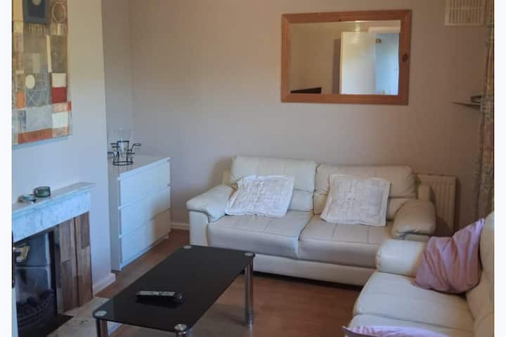 North Dublin 2-bed House, Sleeps 4 - Ashbourne
