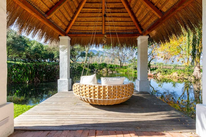 3 Bed Manor House | Pool, Tennis & Outdoor Gym - Paarl