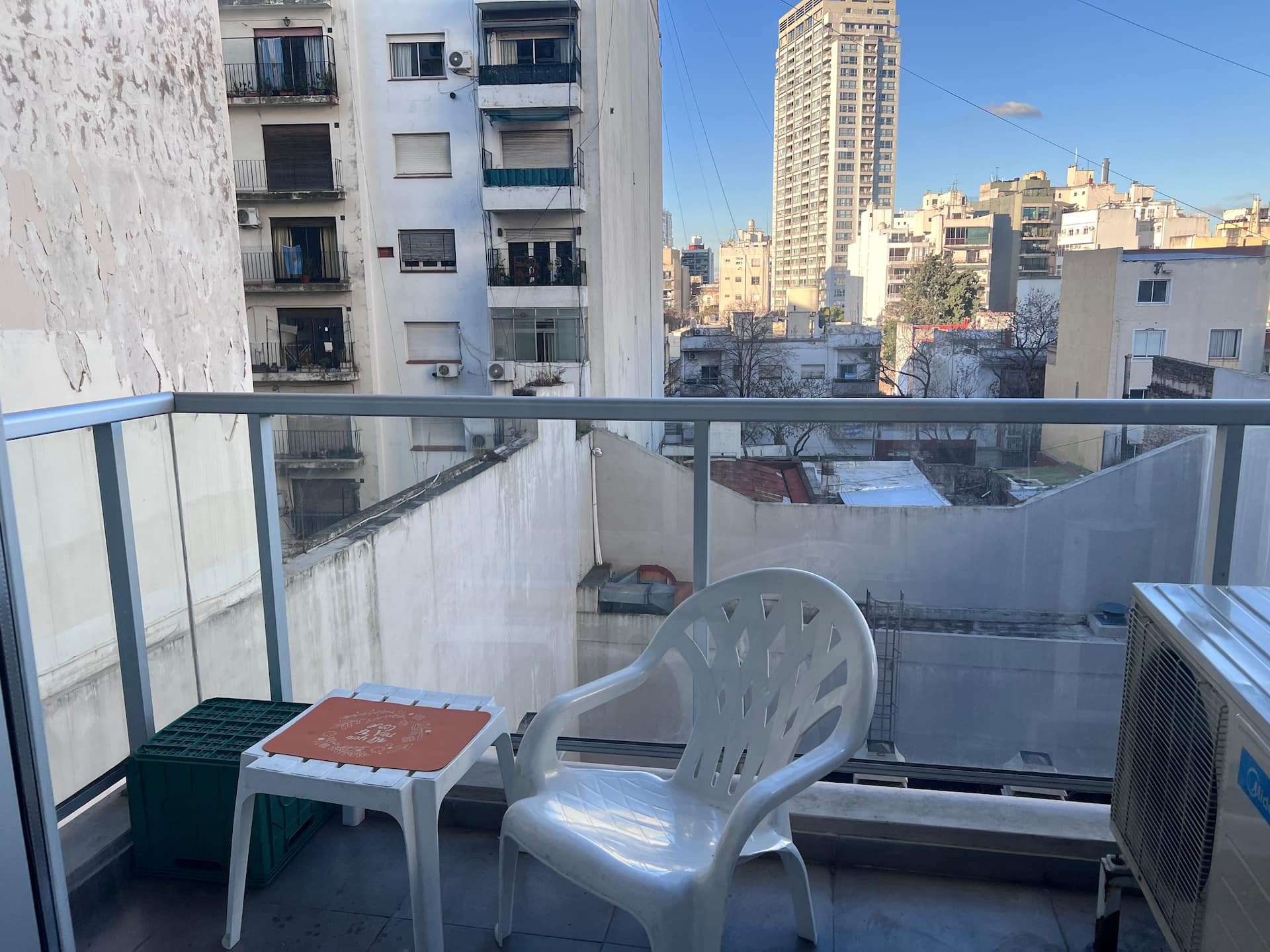 Studio with balcony and bathtub