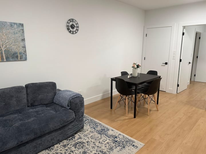 Modern 2-bedroom Suite Grandview, Surrey - Langley