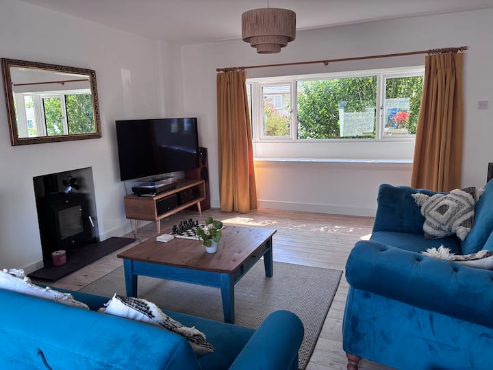 Modern Beachy Mid-terrace Home In Beaumaris - Beaumaris