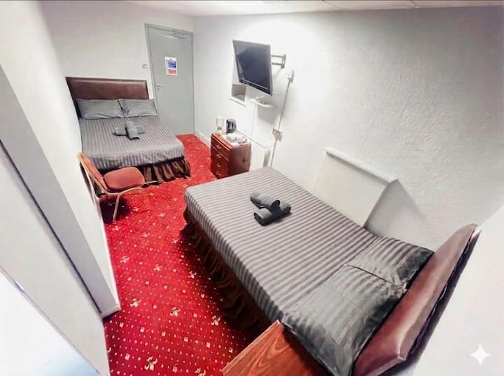 Family Room With Private Bathroom - ブラックプール
