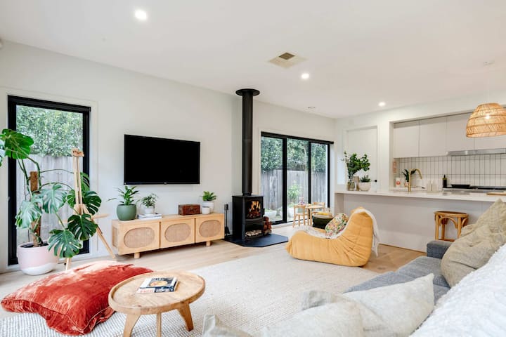 Stylish Family Retreat With Pool - Torquay, Australia