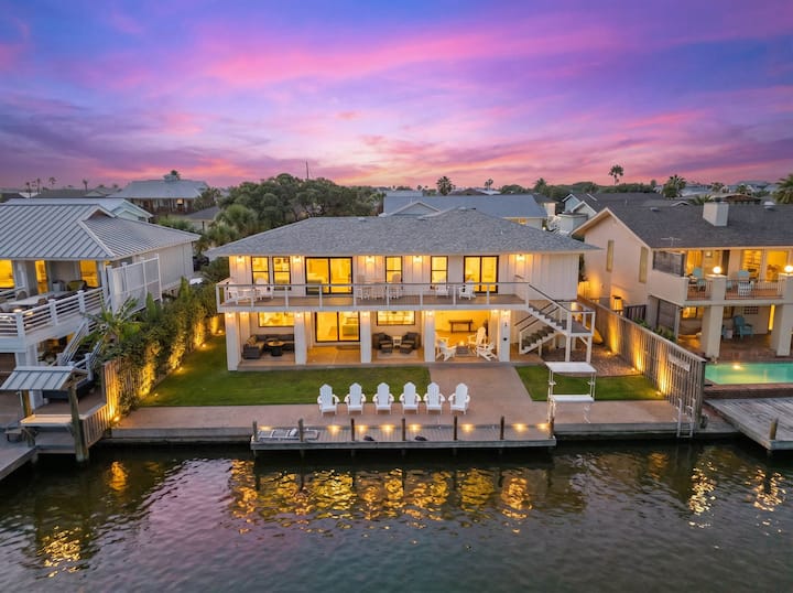 Waterfront Canal Home W/ Private Dock |Sleeps 11 - Rockport, TX