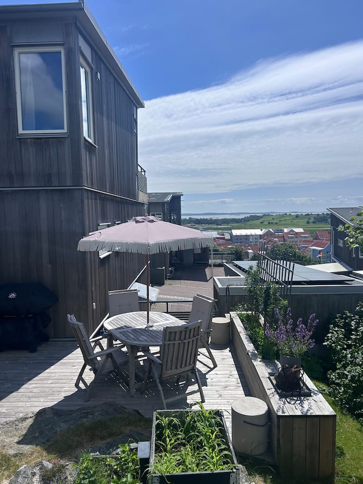 Funkishus Med Panoramautsikt öVer Havet. - Gothenburg