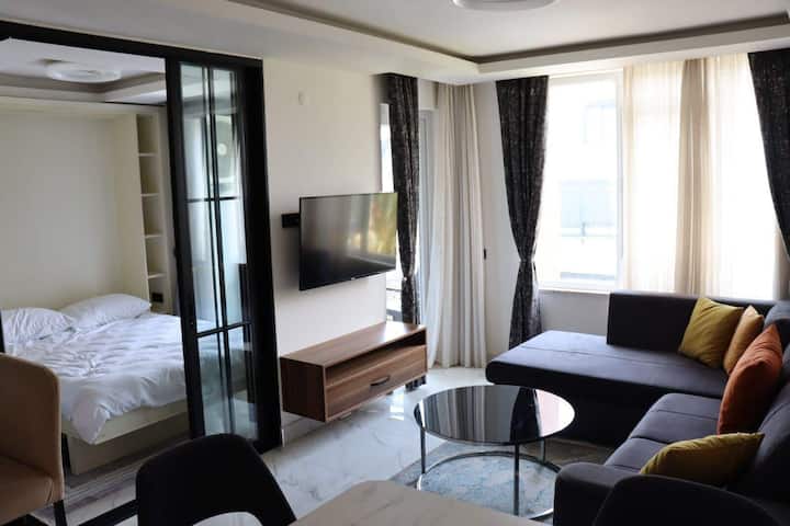 Стильная квартира в центре с перепланировкой - Alanya