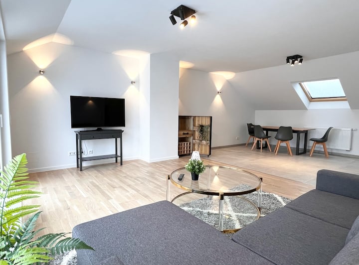 Stilvolles Penthouse Mit 3 Schlafzimmern - Puchheim