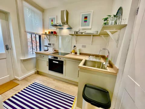 Top performing Airbnb: The Annexe, near Sefton Park & Lark Lane in Greenbank