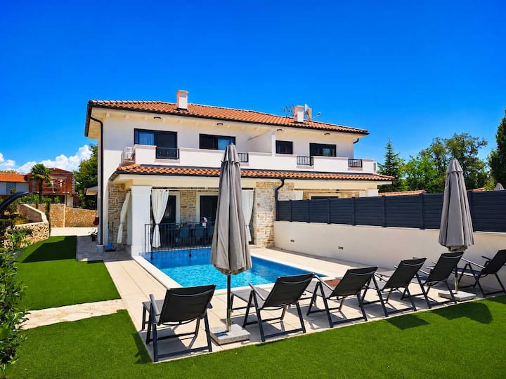 Villa Dijana With A Private Pool For Up To 8 Guest - Vrbnik