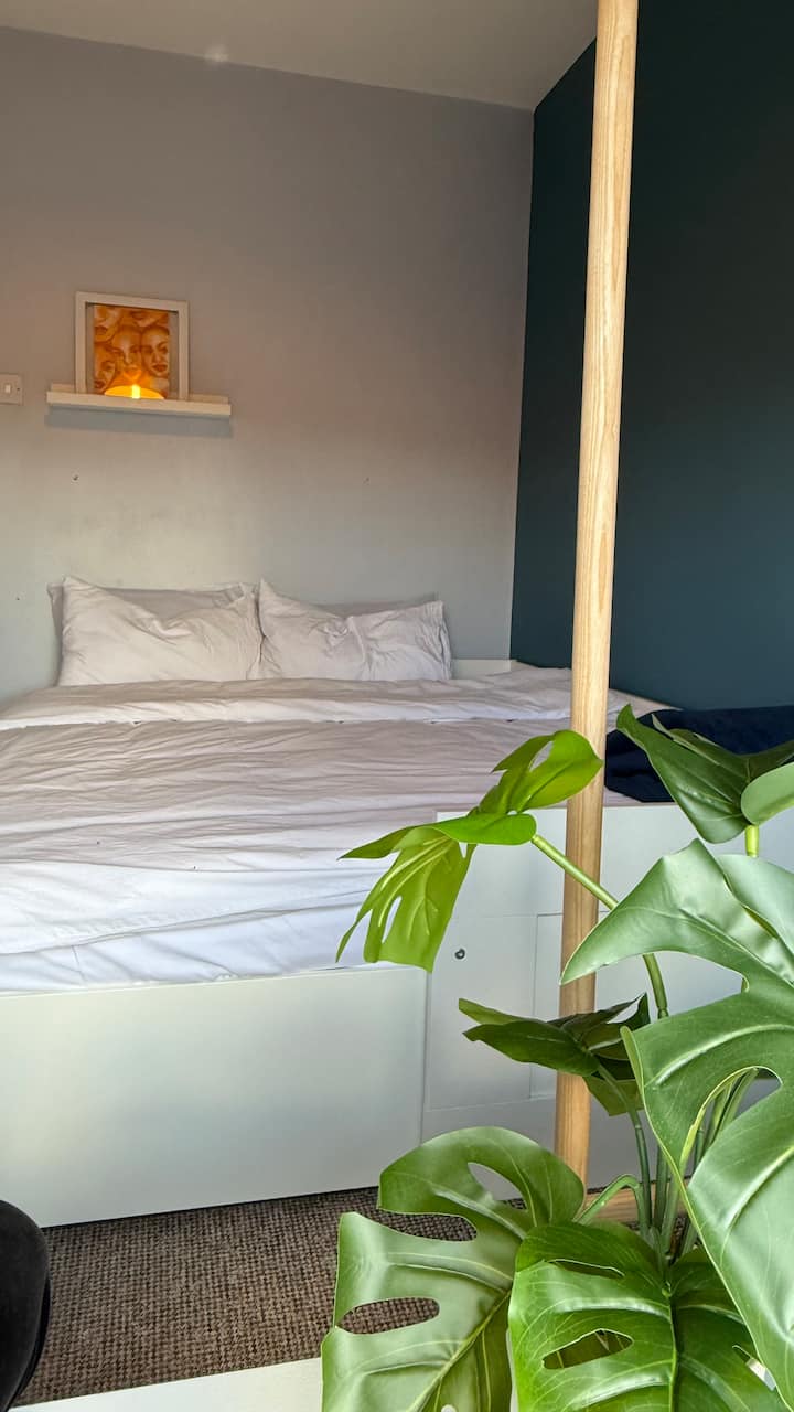 Bright 2-bed In The Heart Of Dublin · Sleeps 5 - Dublin