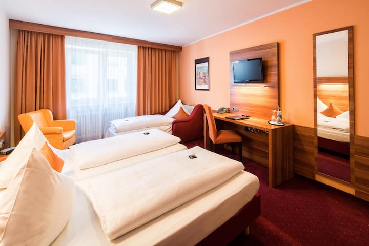 Family Room With Balcony At Hotel Isartor - Múnich