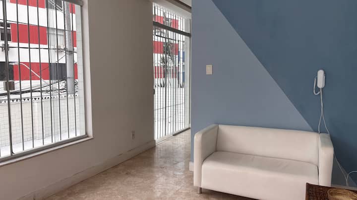 Casa Ampla Em Salvador Próxima à Barra E Ondina - Barra