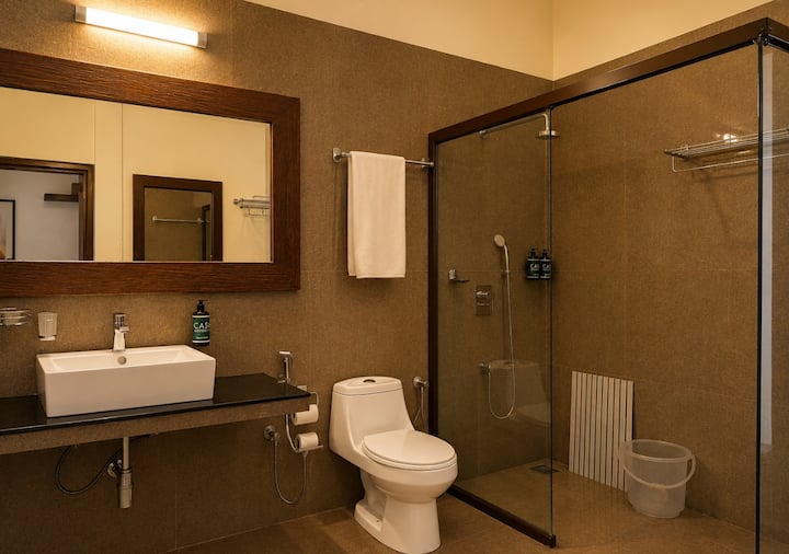 Full bathroom 1 image 1