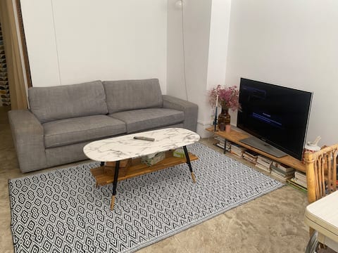 Successful Airbnb property: Bright apartment in the heart of Le Panier in Marseille