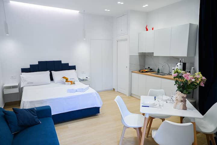 Diamond House
Situato In Posizione Centrale - Torre del Greco