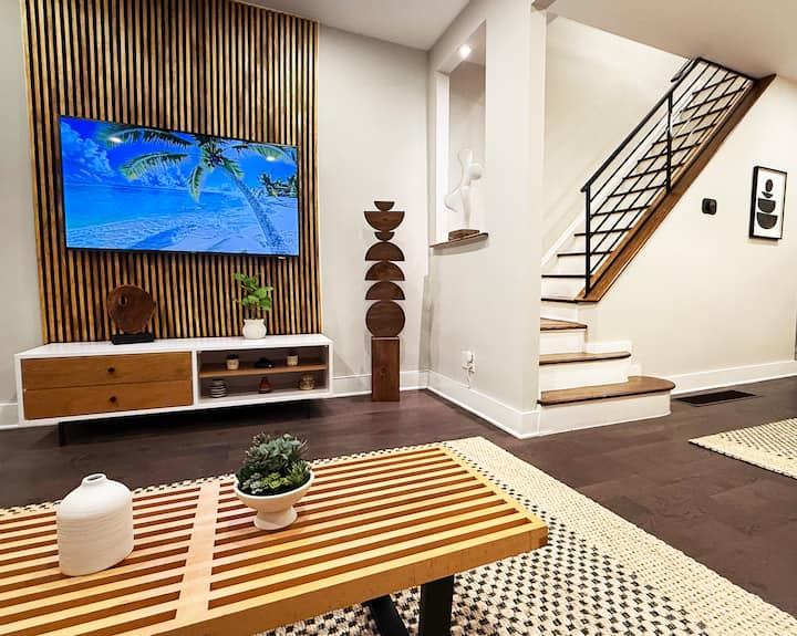 Modern & Chic Bi-level City Townhouse - Bucks County, PA
