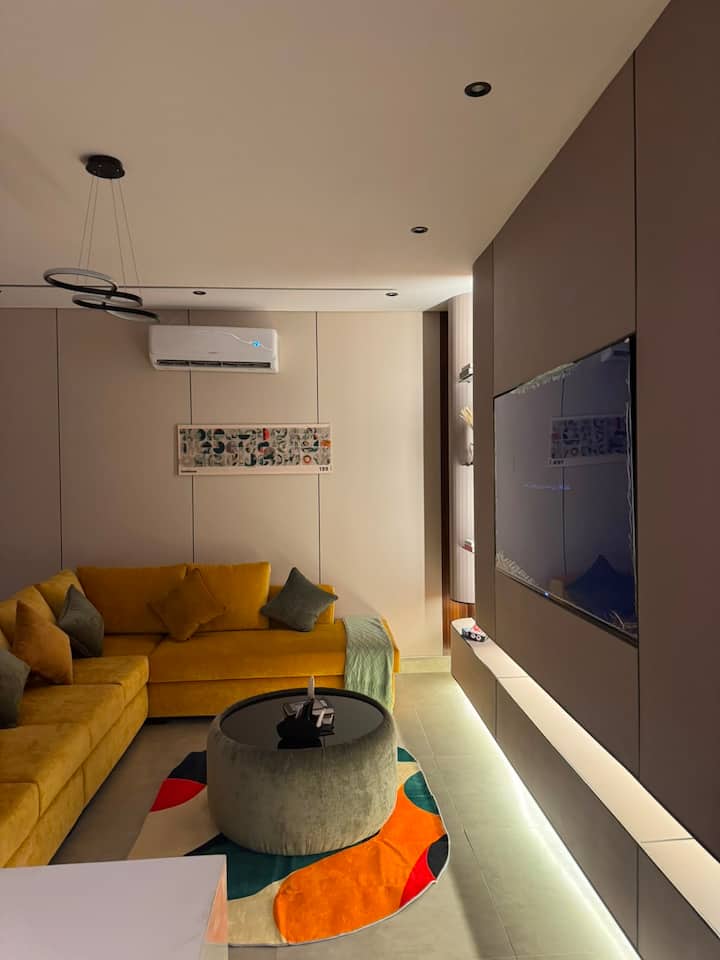 Modern Designer Apartment |Fast Wifi |75 Smart Tv - Jeddah