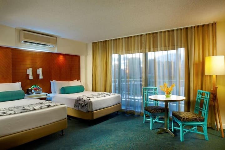 3 Units | Near Lewers St Beach With Breakfast! - Honolulu, HI