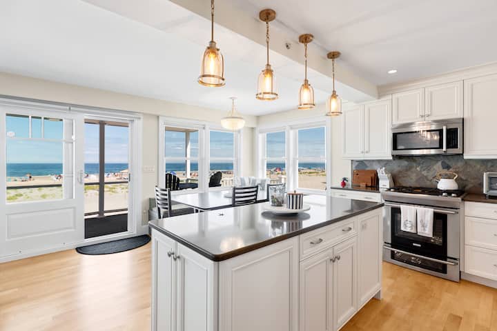 Hamptons Best Beach House| On The Sand| Sleeps 8 - Hampton, NH