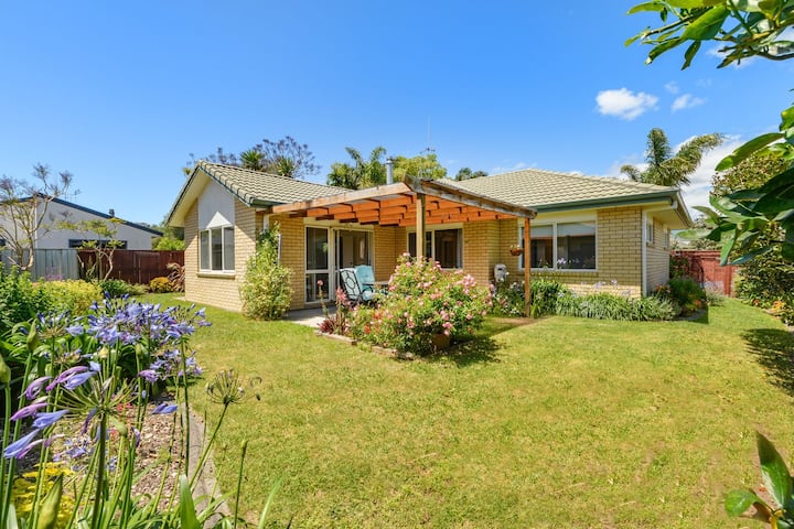 Spacious Papamoa Oasis On Arabian Drive - Mount Maunganui