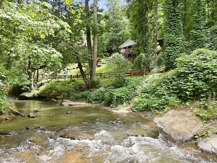 Creekfront Smokey Mountain Getaway | Firepit - Sylva, NC
