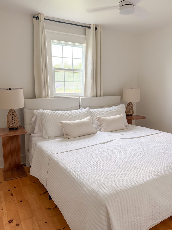 Bedroom 2 (setup as a king bed with premium Silk & Snow mattress)