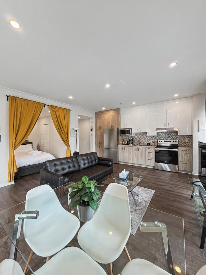 Bright & Cozy Loft - Dorval