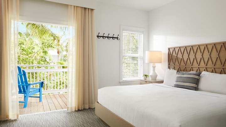Spacious Villa Stay | Pool Access | Pet Friendly - Key West, FL