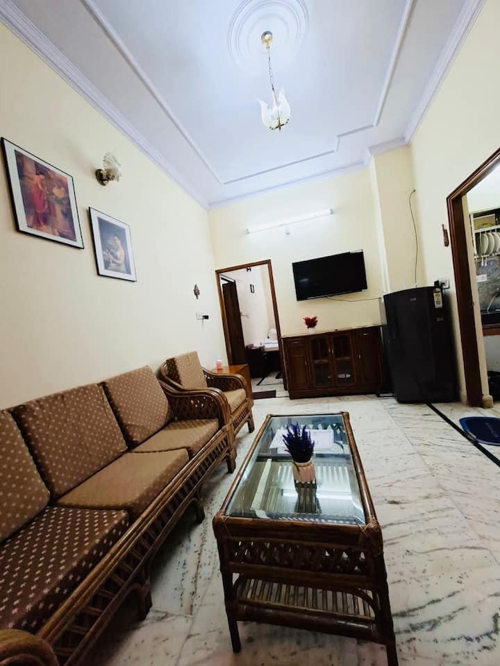 Priya Cottage# Main Mall Road #Heart Of Mussoorie - Mussoorie