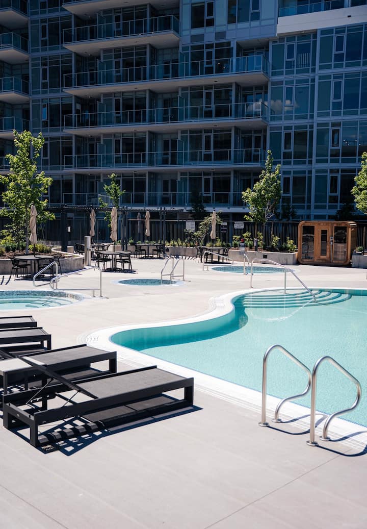 Relax At Aqua - A Luxurious Waterfront Resort. - Kelowna